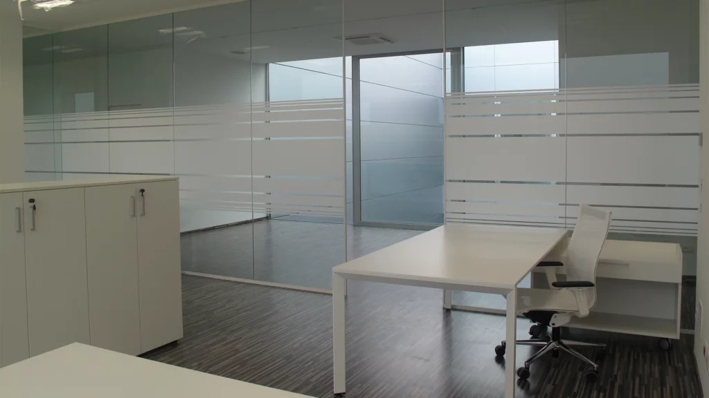 Postazione operativa ufficio Seneca Padova con arredi moderni
