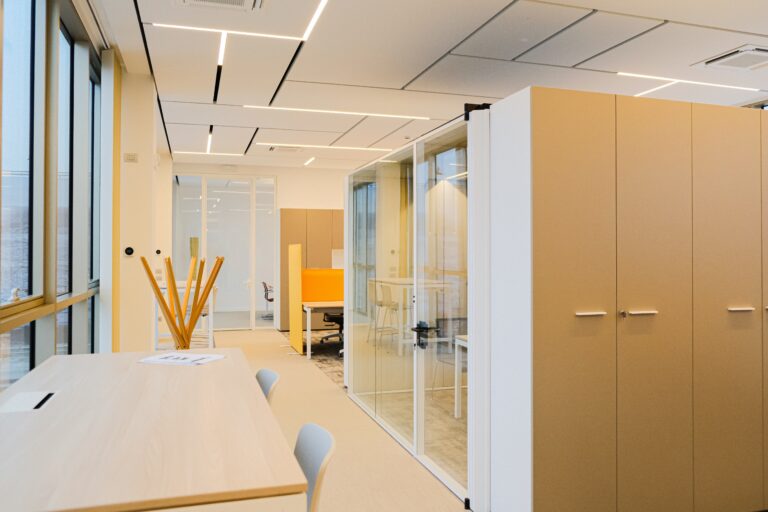 Phone booth inserito nell’open space uffici Zago per attività di focus e privacy
