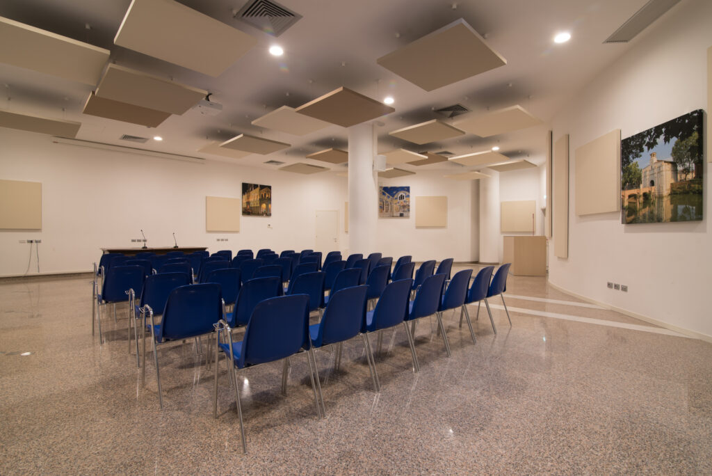 Auditorium Comune di Padova - Panoramica con dettagli acustici