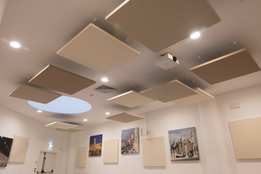 Auditorium Comune di Padova - Sedie e soffitto acustico