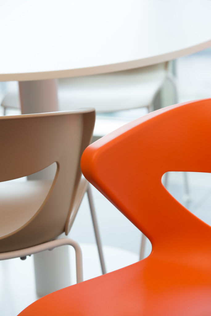 Area break con arredi funzionali e accoglienti – Kite Engineering