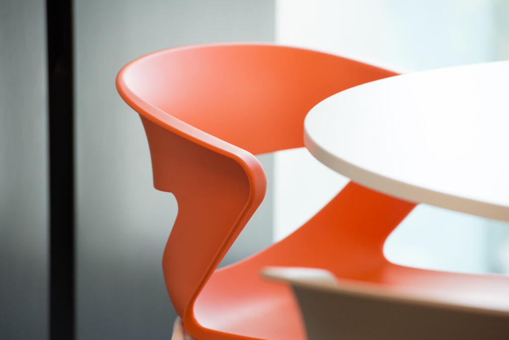 Sedute moderne per area break informale – Kite Engineering