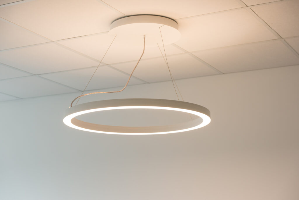 Illuminazione di design con sospensione circolare – Kite Engineering