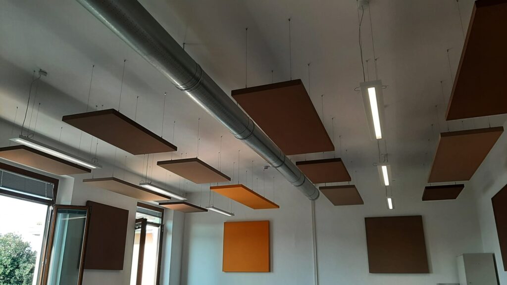 Comune di Padova - Casa Arcella: Pannelli acustici sospesi e illuminazione integrata