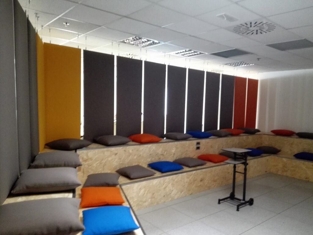 Spazio eventi con comfort acustico integrato – Capgemini Marcon