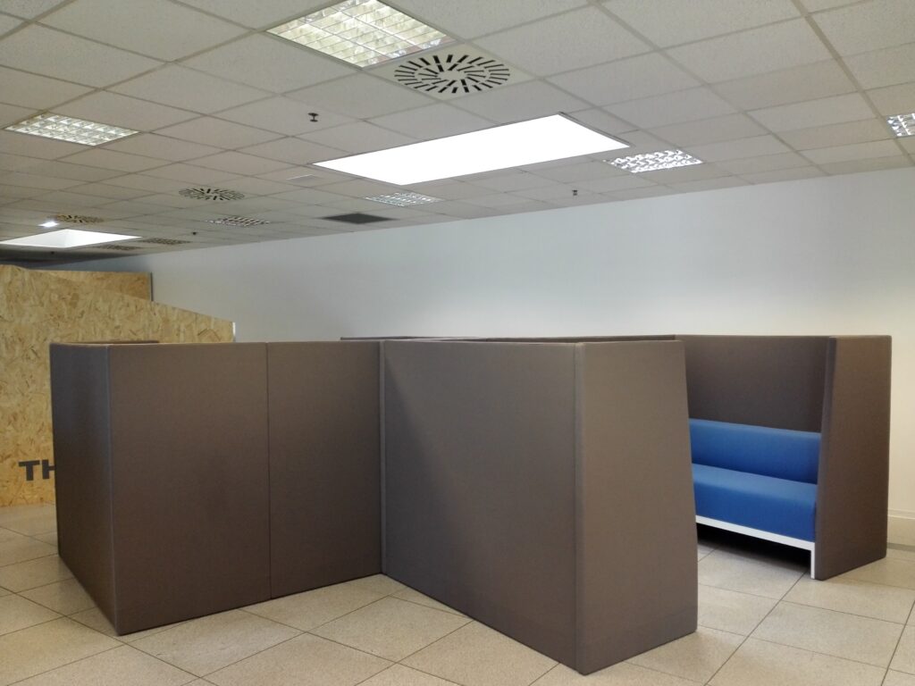 Spazi operativi con pareti divisorie – Progetto Capgemini Marcon