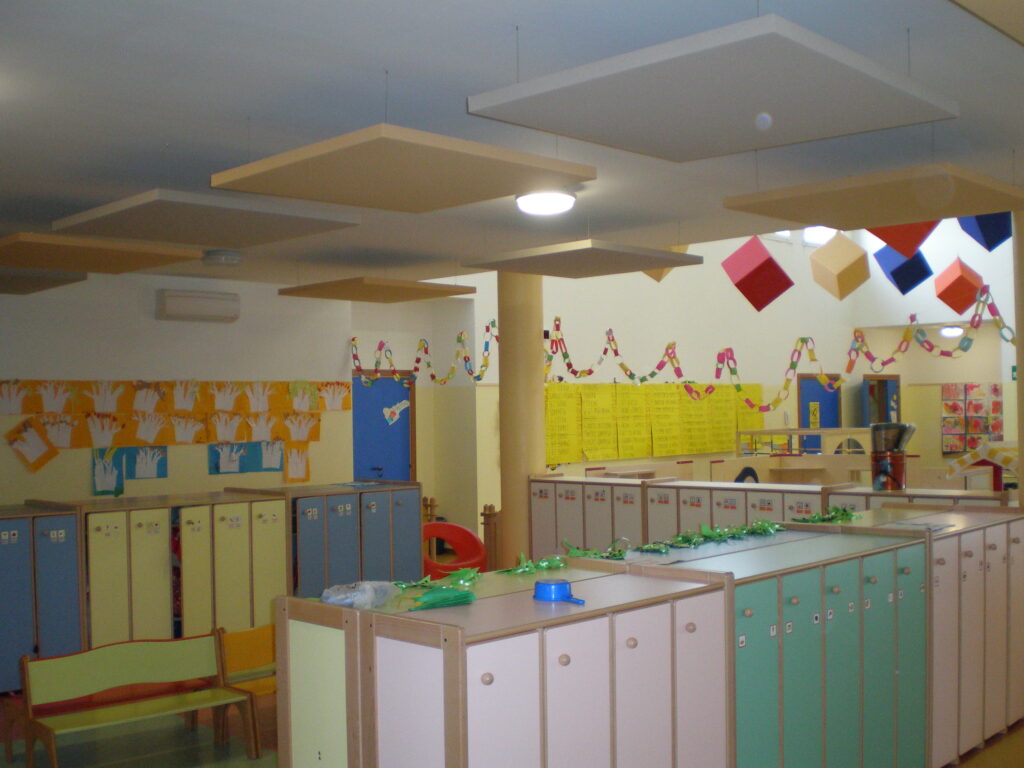 Scuola Materna Gazzo Padovano - Dettaglio aula con controsoffitto acustico