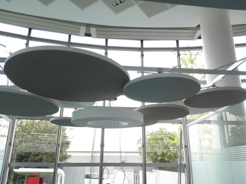 Open space Remax Milano – pannelli acustici sospesi