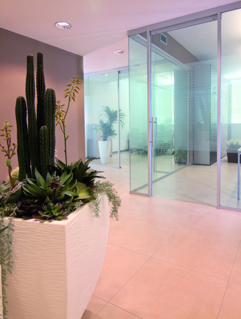 Area ingresso con design contemporaneo e verde – CQOP