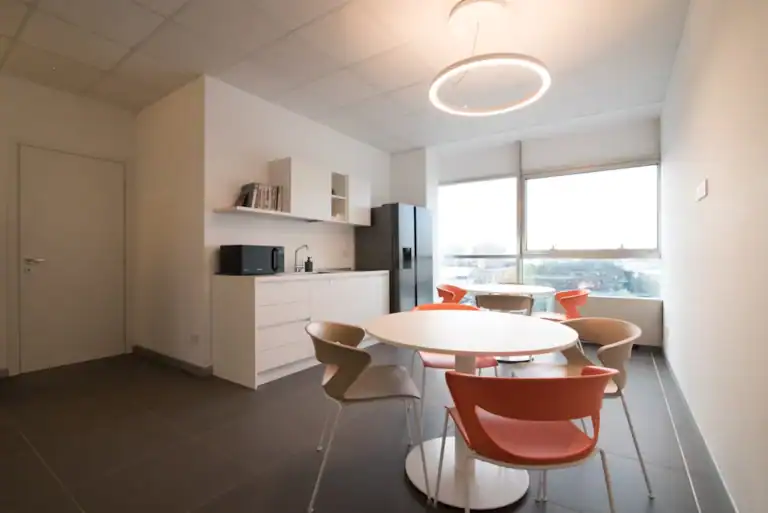 Soluzione di arredo professionale: tavolo ufficio Next Office Srl